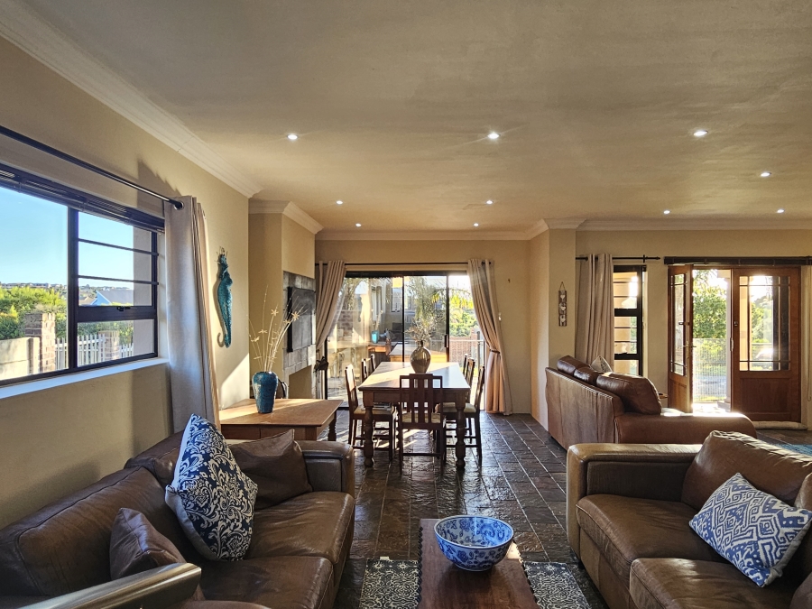 4 Bedroom Property for Sale in Wavecrest Eastern Cape